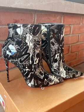 Christian Louboutin 'Nicograf’ So Kate Patent Leather Ankle Boots